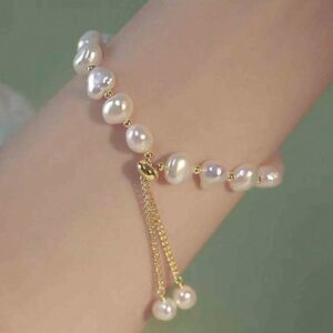 elegant-white-pearl-bracelet-with-gold-accent